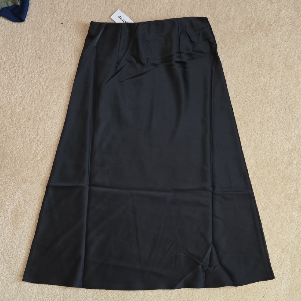 Chic Black Maxi Skirt for Women - Picture 4 of 5